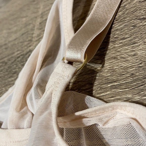 Victoria’s Secret Lace Bra 38DD New NWT sports - Picture 11 of 11